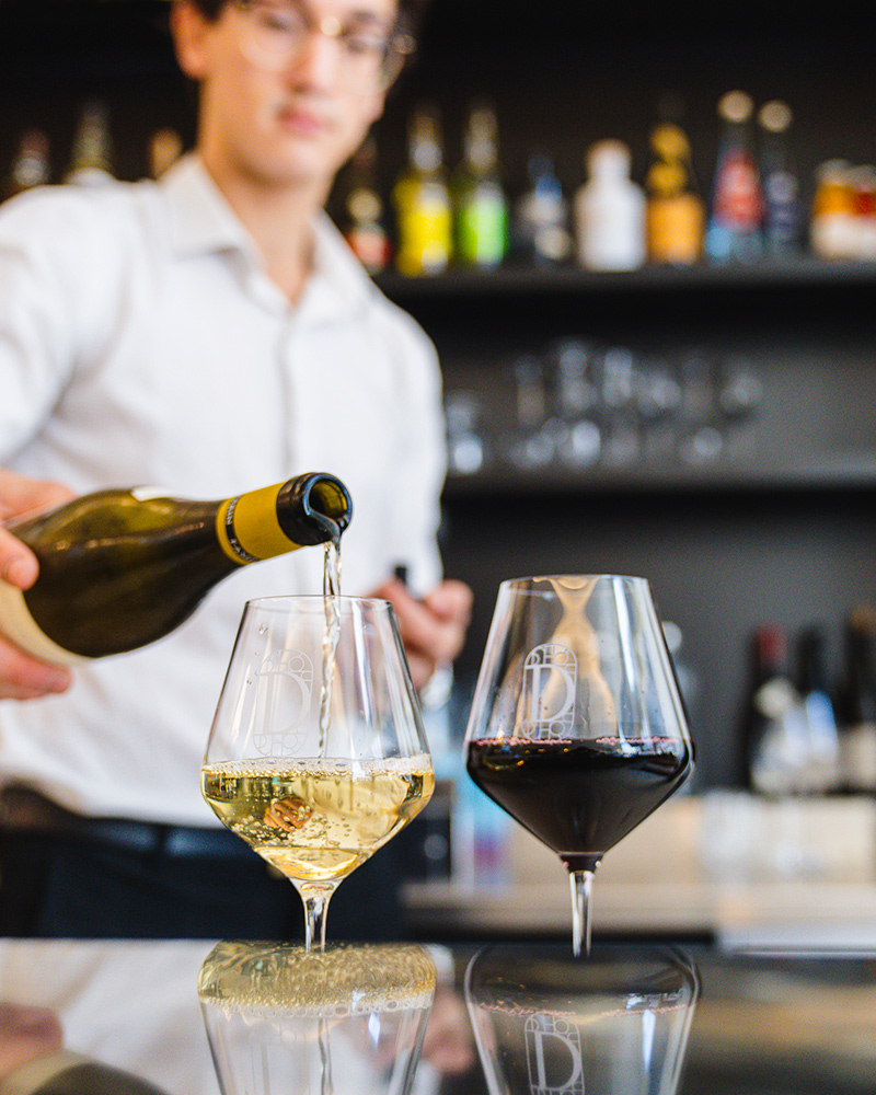 La Brasserie Dufour propose une carte de vins large et variée.
